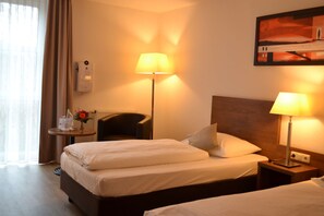 Hypo-allergenic bedding, minibar, in-room safe, desk