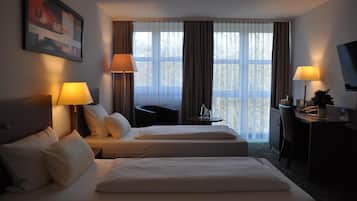 Hypo-allergenic bedding, minibar, in-room safe, desk