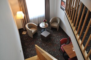 Suite, 1 Double Bed, Kitchenette | Hypo-allergenic bedding, minibar, in-room safe, desk