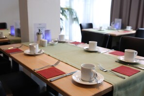 Daily buffet breakfast for a fee - Best Western Hotel Erlangen (Erlangen)