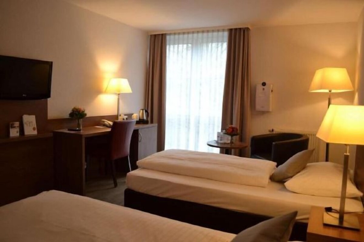 Hypo-allergenic bedding available, in-room safe, desk, blackout drapes