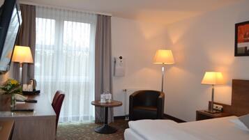 Quarto standard, 1 cama Queen | Roupas de cama antialérgicas, frigobar, cofres nos quartos, escrivaninha