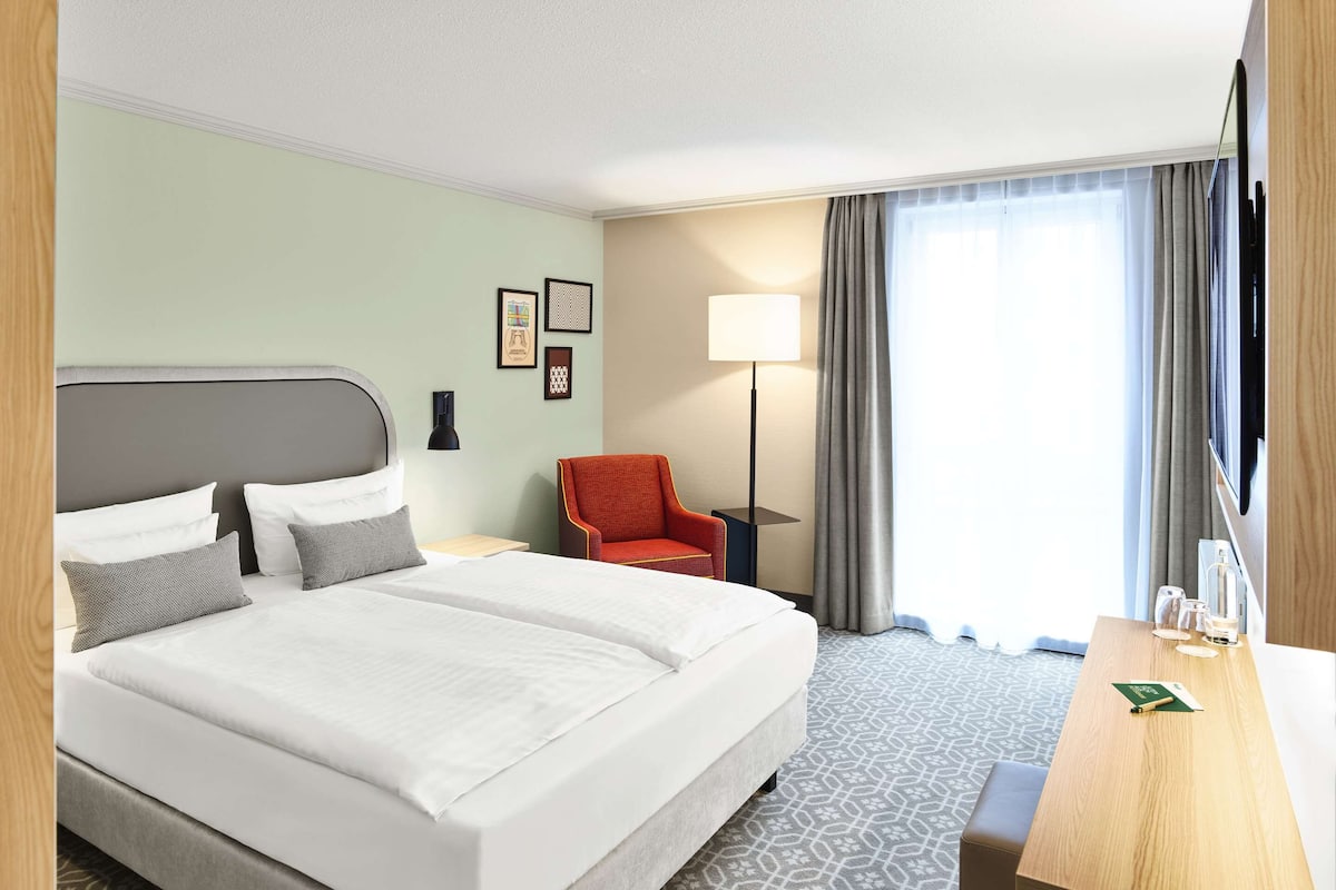 Superior Double Room | In-room safe, soundproofing, iron/ironing board, free WiFi