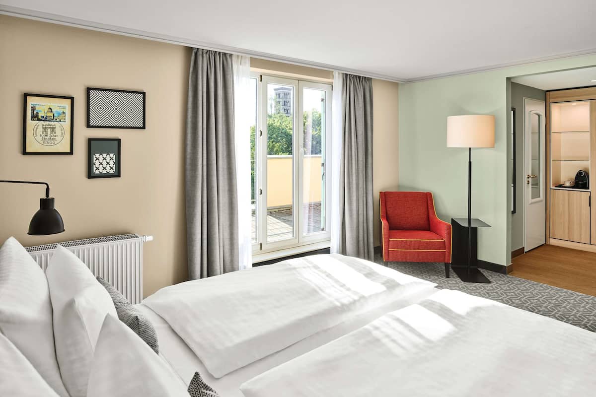 Deluxe Double Room | In-room safe, soundproofing, iron/ironing board, free WiFi