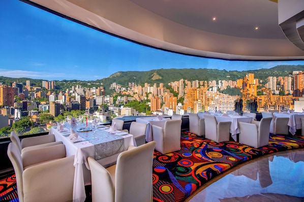 4 restaurants, breakfast served