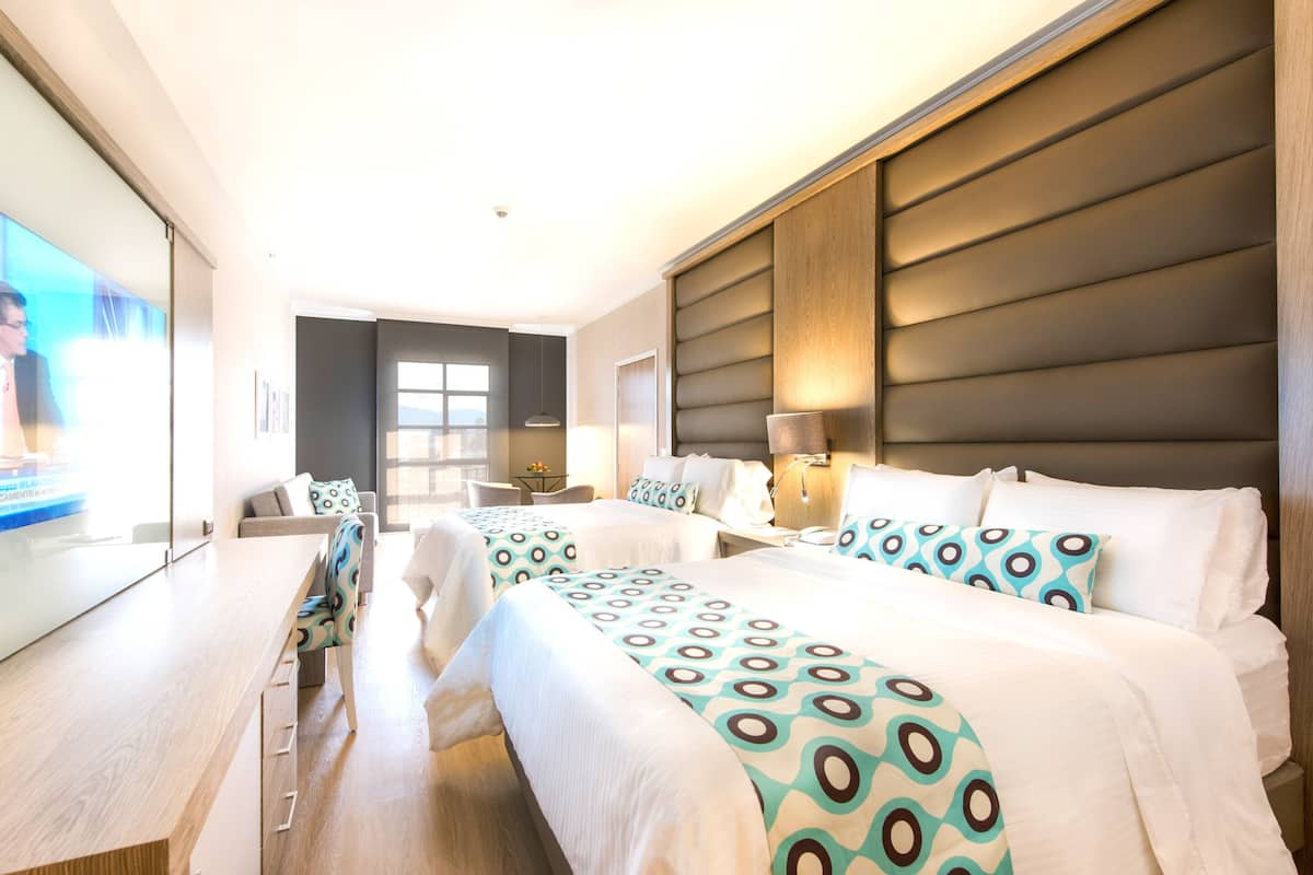 standard twin room | 1 bedroom, minibar, in-room safe, desk