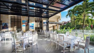4 restaurantes; se sirven desayunos