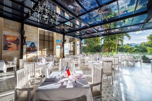 4 restaurantes; se sirven desayunos 