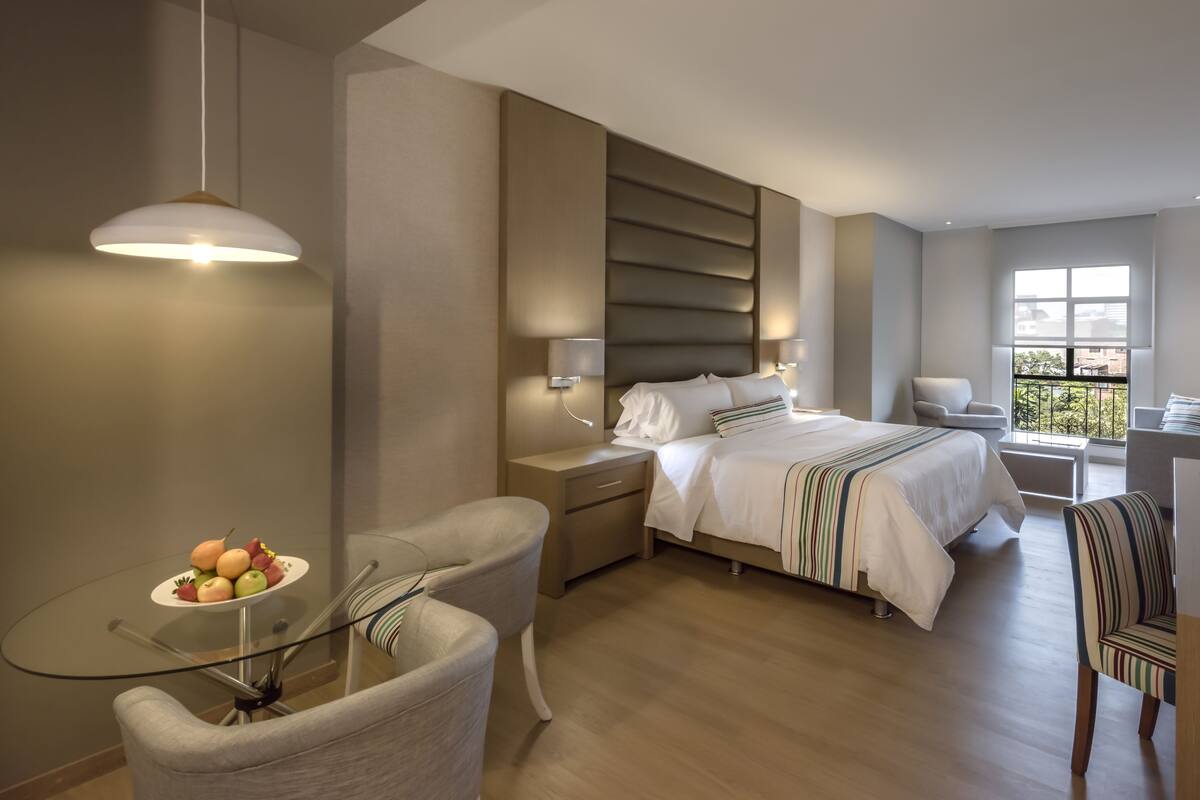 junior suite, 1 king bed with sofa bed | 1 bedroom, minibar, in-room safe, desk