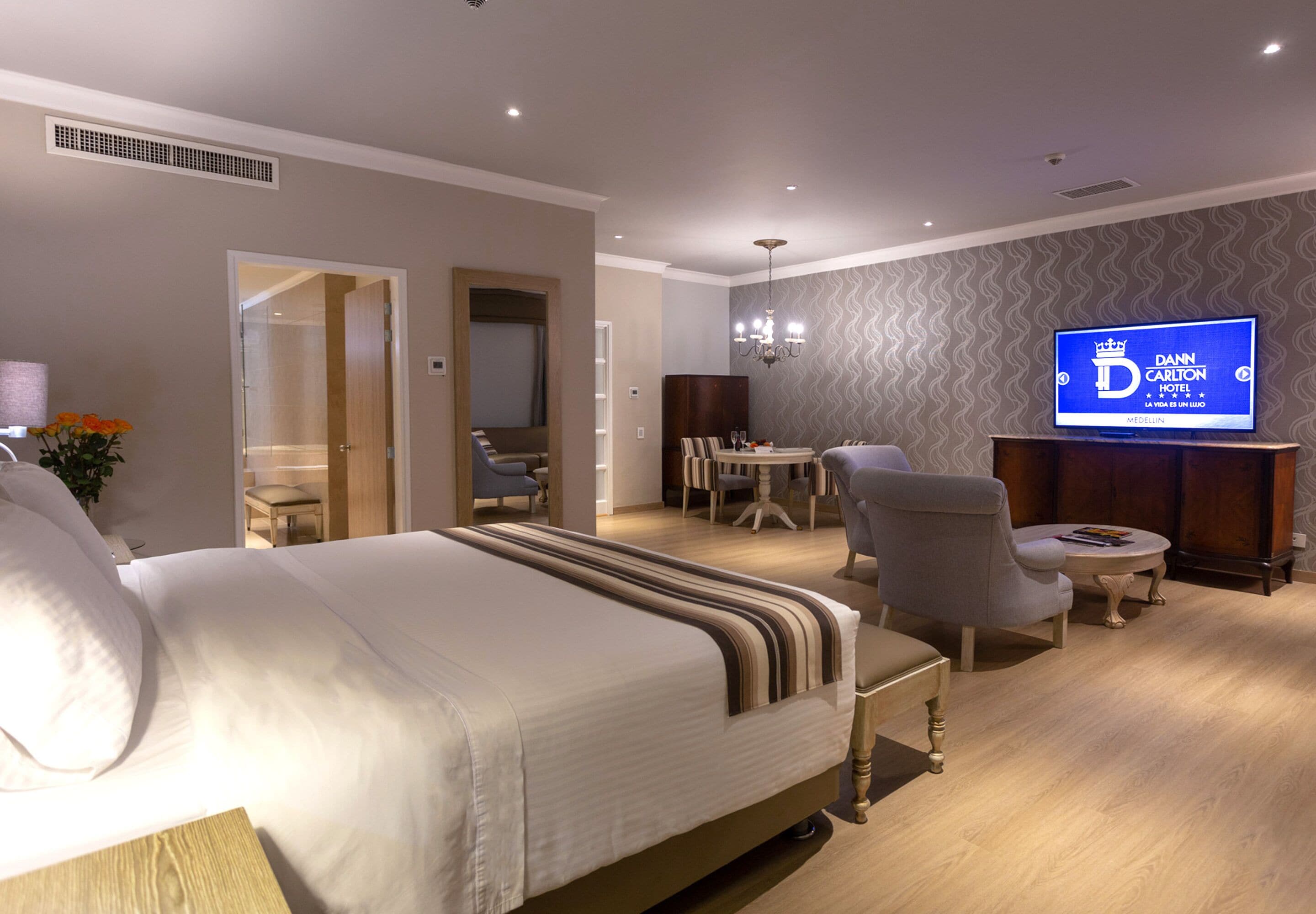 Suite Presidensial, 2 kamar tidur | Minibar, brankas, meja kerja, dan tirai kedap cahaya