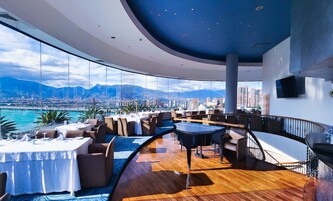 4 restaurants, breakfast served