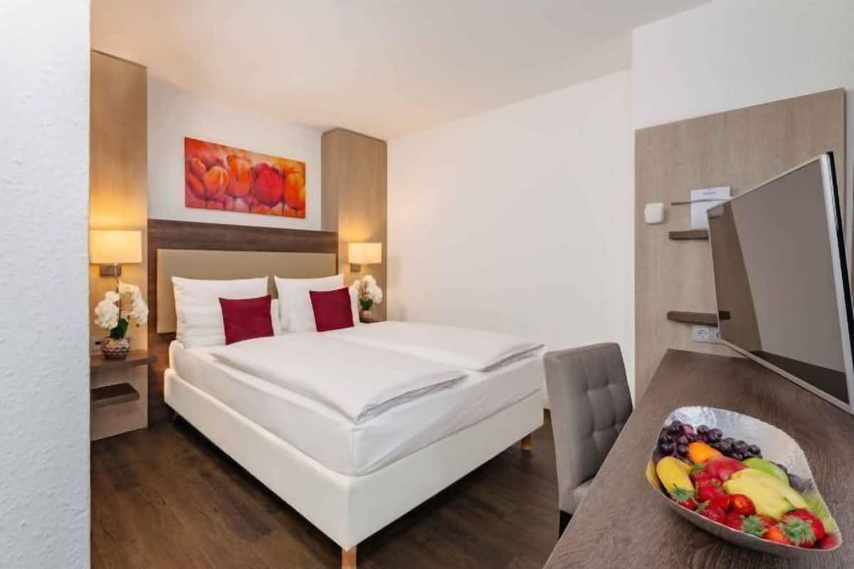 Bureau, lits bébé (gratuits), Wi-Fi gratuit, draps fournis