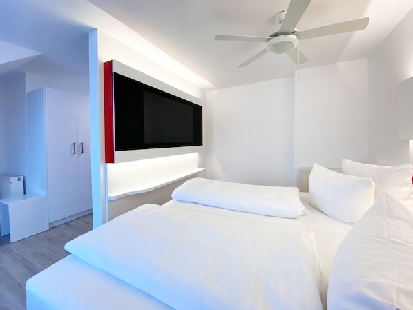 Comfort Double Room | In-room safe, free WiFi, bed sheets