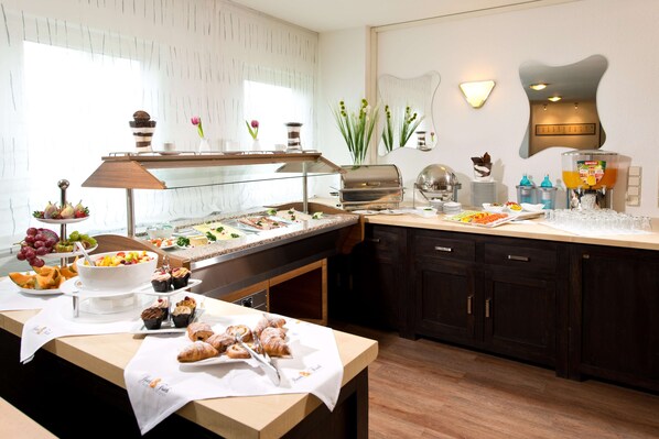 Morgenmadsbuffet hver dag (17 EUR pr. person)