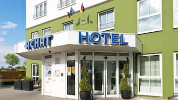 المنشأة من الخارج