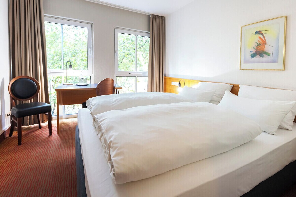Studio | Desk, iron/ironing board (on request), WiFi (free), bed sheets
