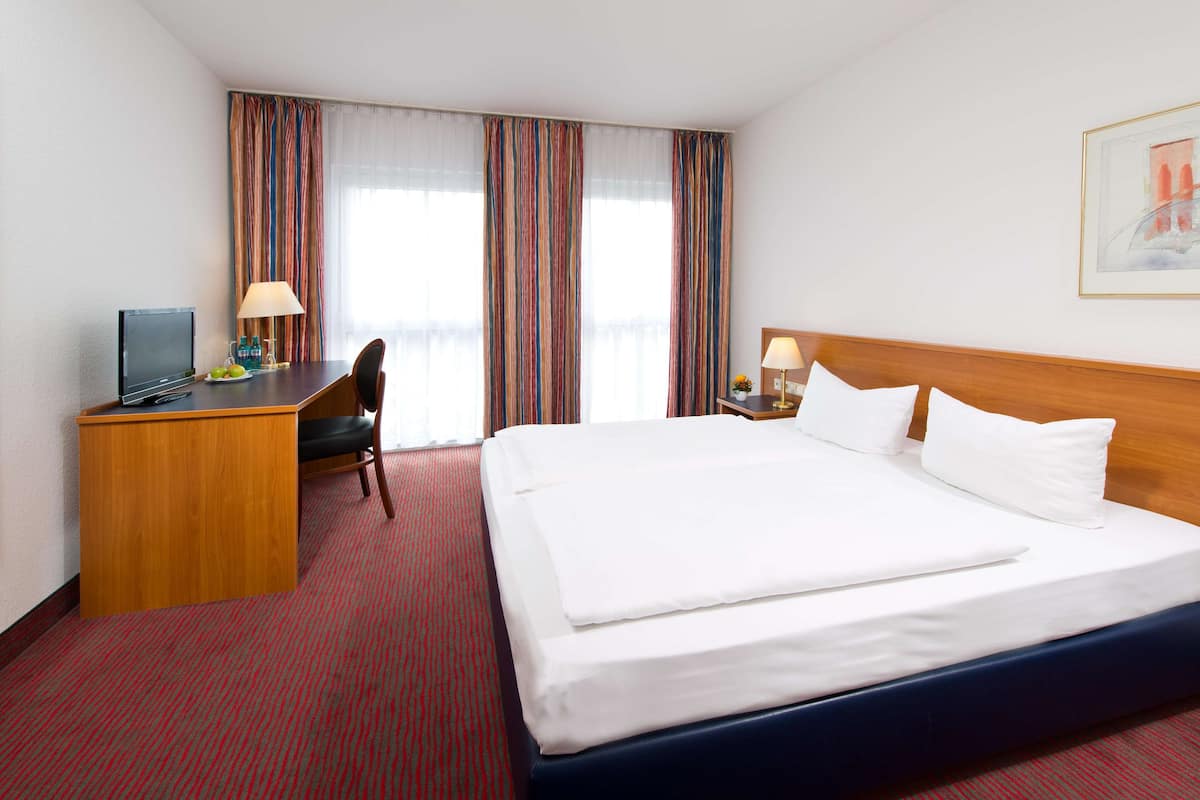 Desk, iron/ironing board, free WiFi, bed sheets