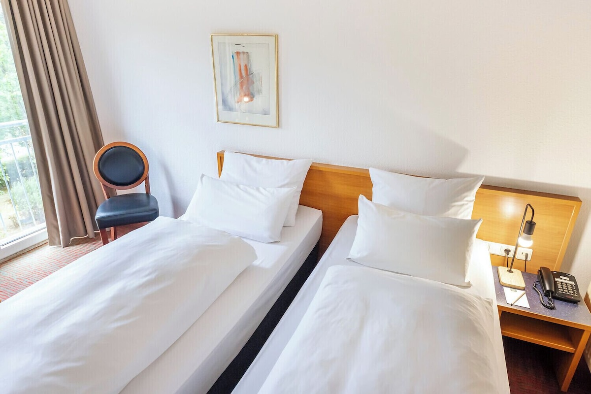 Studio, 2 Twin Beds | Desk, iron/ironing board (on request), WiFi (free), bed sheets