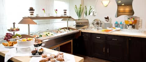 Daily buffet breakfast for a fee
