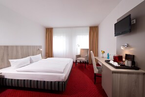 Business Double Room | Minibar, desk, laptop workspace, cots/infant beds