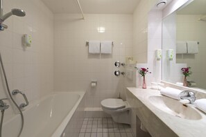 Amenidades de baño ecológicas, secadora de cabello, toallas 