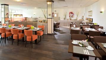 Frukostbuffé varje dag (EUR 17 per person)