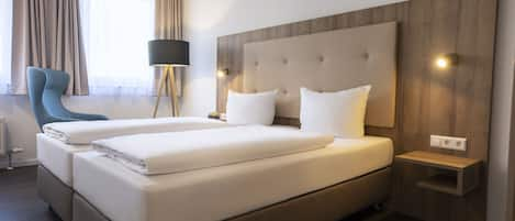 Business Double Room | In-room safe, iron/ironing board, cribs/infant beds, rollaway beds