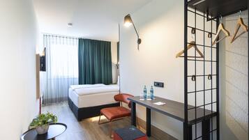 Zimmersafe, Schreibtisch, Bügeleisen/Bügelbrett, kostenloses WLAN