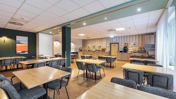 Morgenmadsbuffet hver dag (17 EUR pr. person)