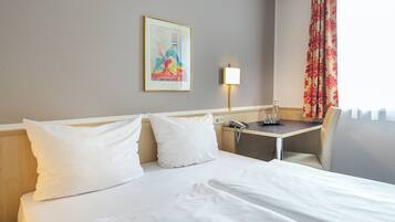 Business-Doppelzimmer | Allergikerbettwaren, Schreibtisch, kostenloses WLAN, Bettwäsche