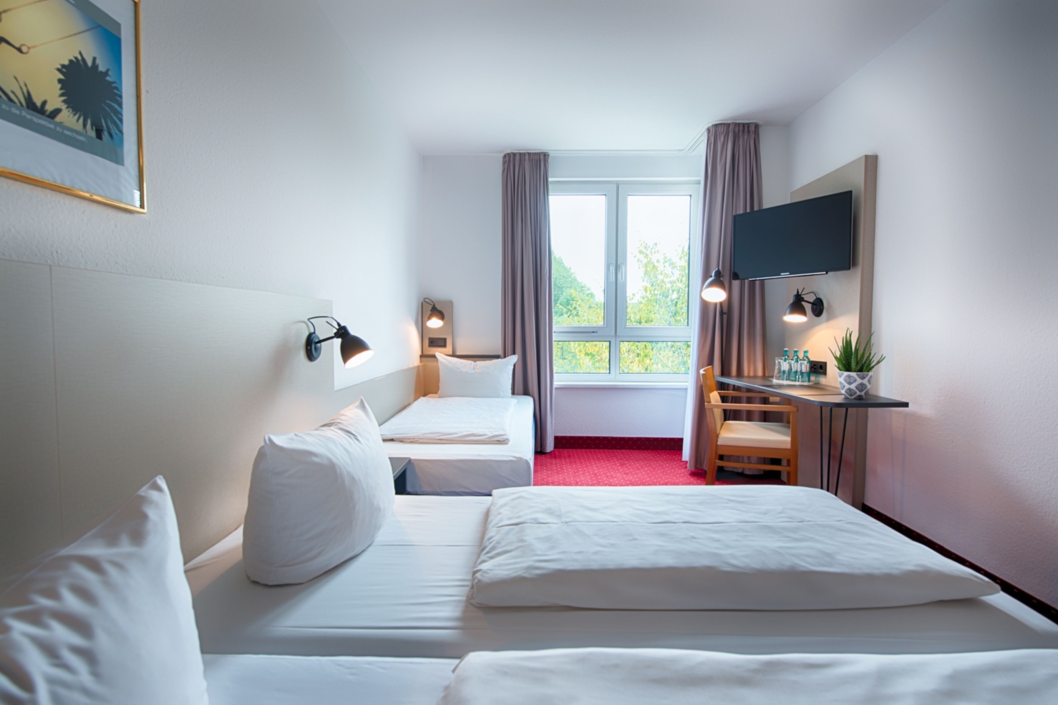 Business-Dreibettzimmer | Schreibtisch, schallisolierte Zimmer, Bügeleisen/Bügelbrett