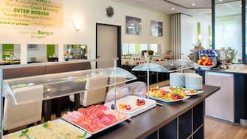 Petit déjeuner buffet servi tous les jours en supplément