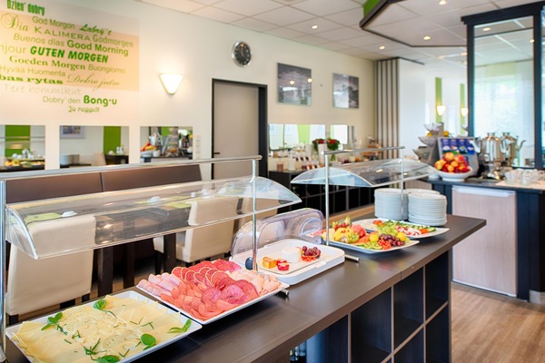 Daily buffet breakfast for a fee