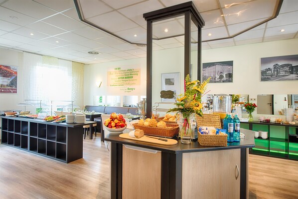 Daily buffet breakfast (EUR 17 per person)