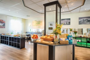 Daily buffet breakfast (EUR 17 per person)