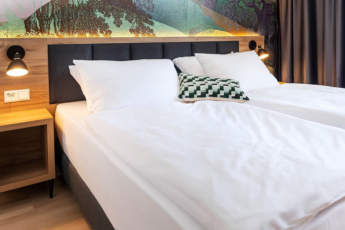 Superior Twin Room | 1 bedroom, desk, laptop workspace, iron/ironing board