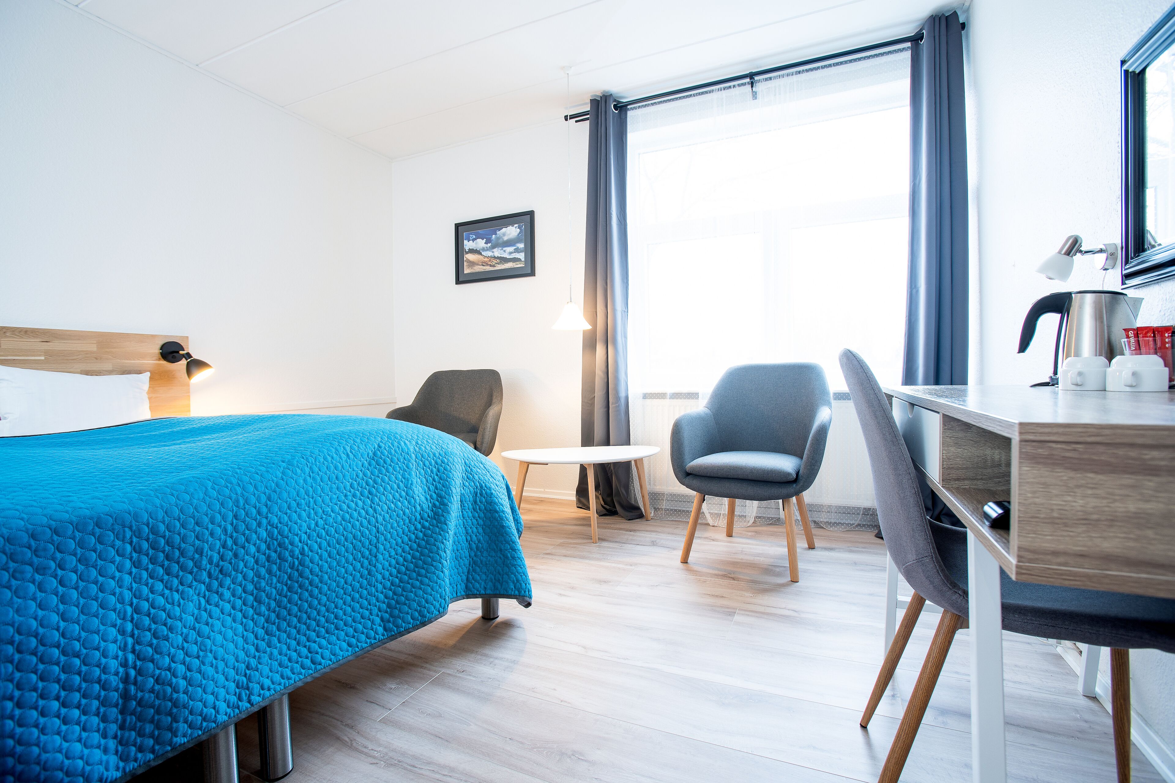 comfort room | living area | flat-screen tv