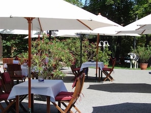 Outdoor dining - Landhotel Erbgericht Tautewalde (Wilthen)