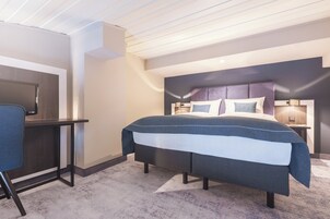 Quarto família, 1 cama Queen (Premium) | Roupas de cama antialérgicas, cofres nos quartos, escrivaninha
