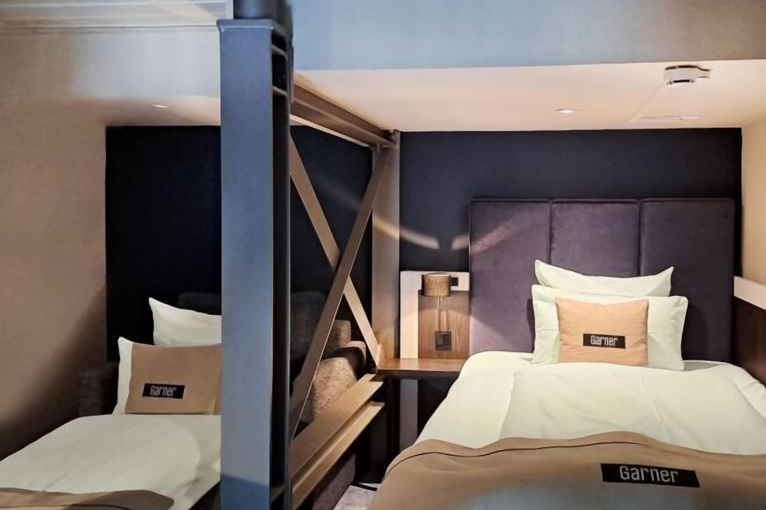 Hypo-allergenic bedding, in-room safe, desk, blackout drapes