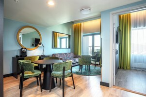 Minibar, WiFi (free), alarm clocks, bed sheets