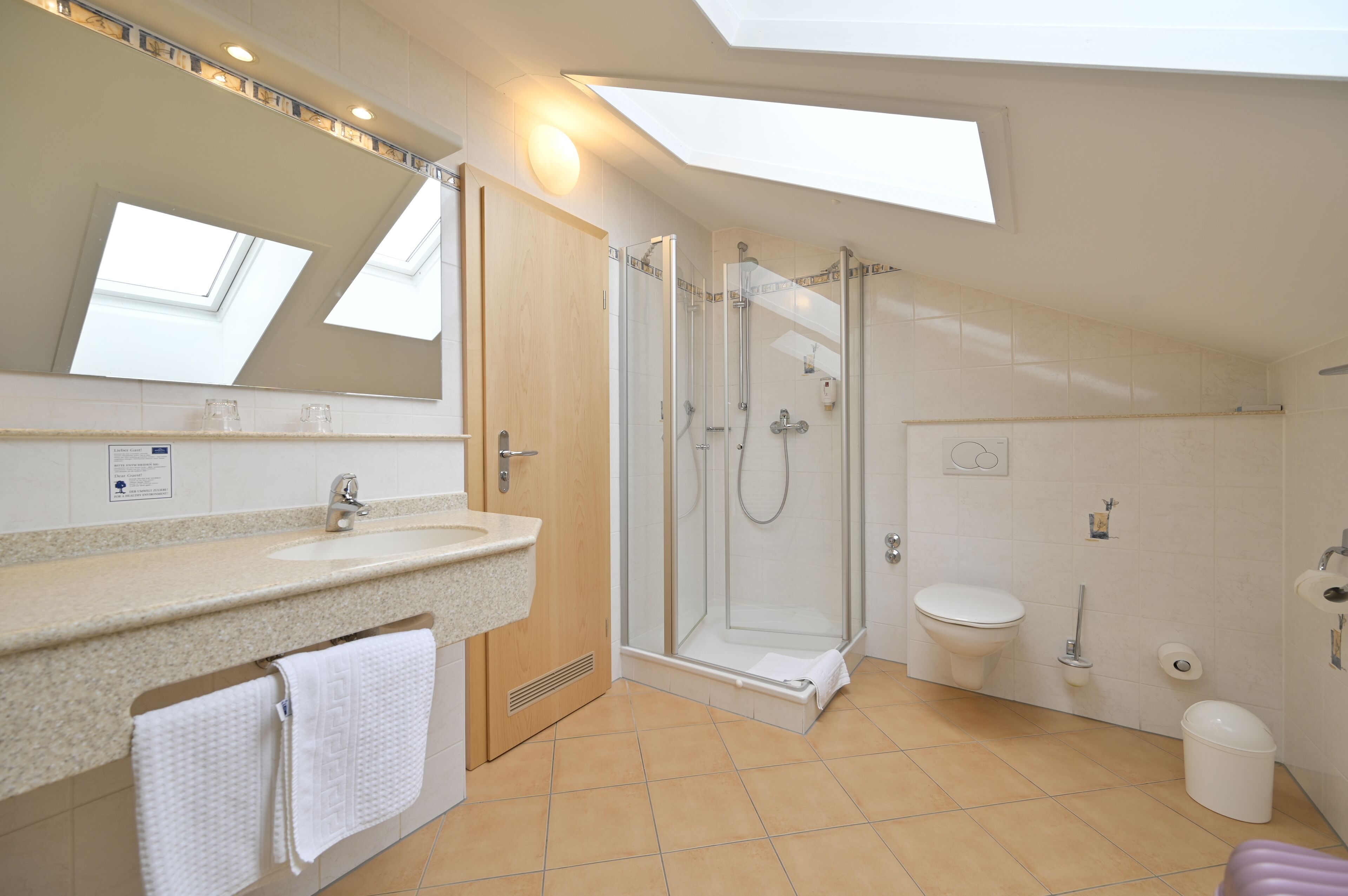 triple room, non smoking | bathroom | shower, hair dryer, towels