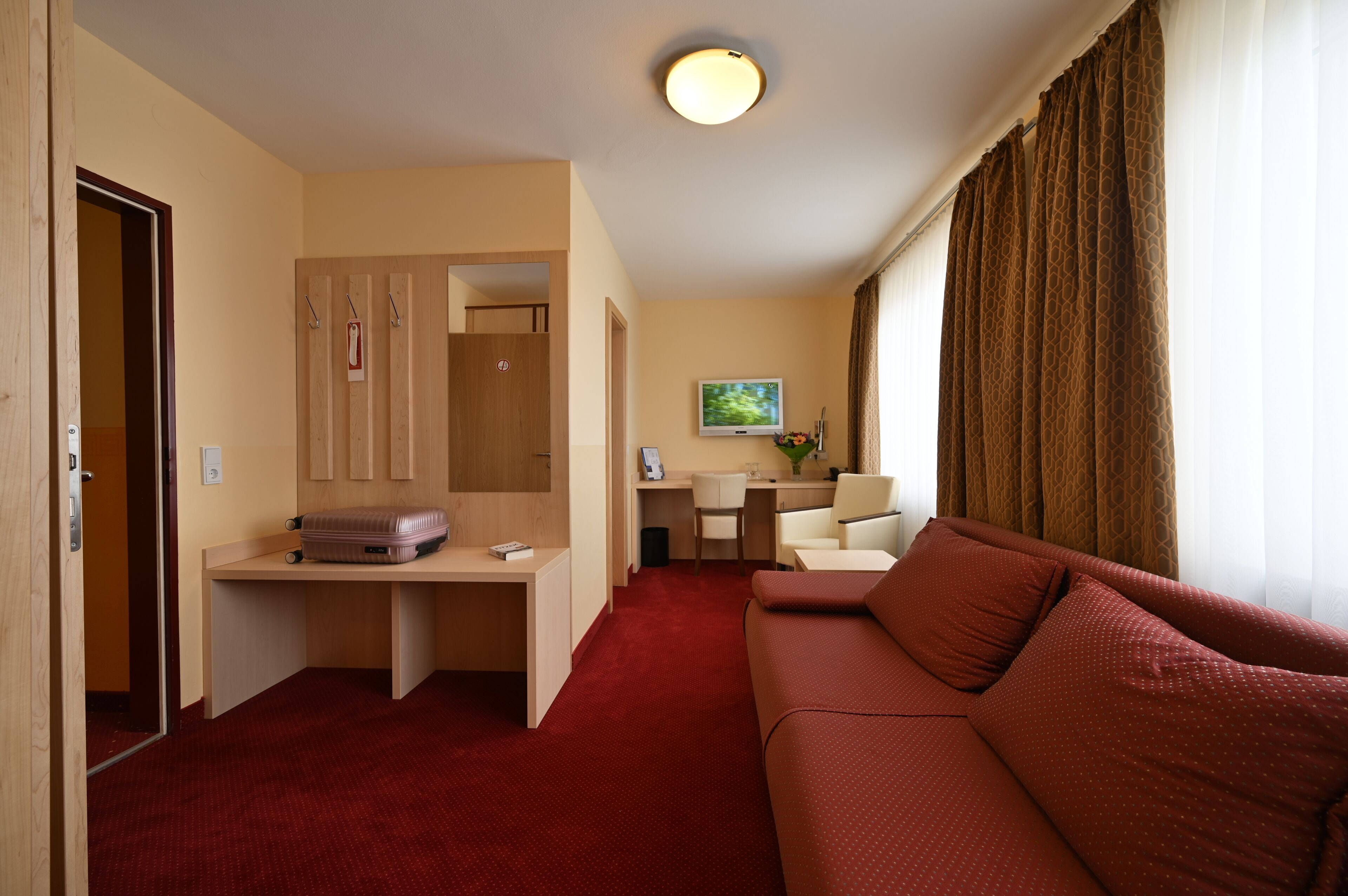 double room (business) | living area | 40-inch flat-screen tv with satellite channels, tv
