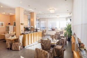 Daily buffet breakfast (EUR 15.90 per person)