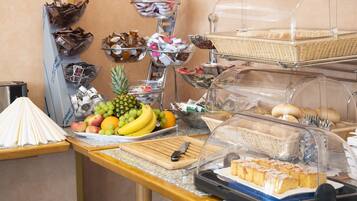 TĂ€gliches FrĂŒhstĂŒcksbuffet (15.90 EUR pro Person)