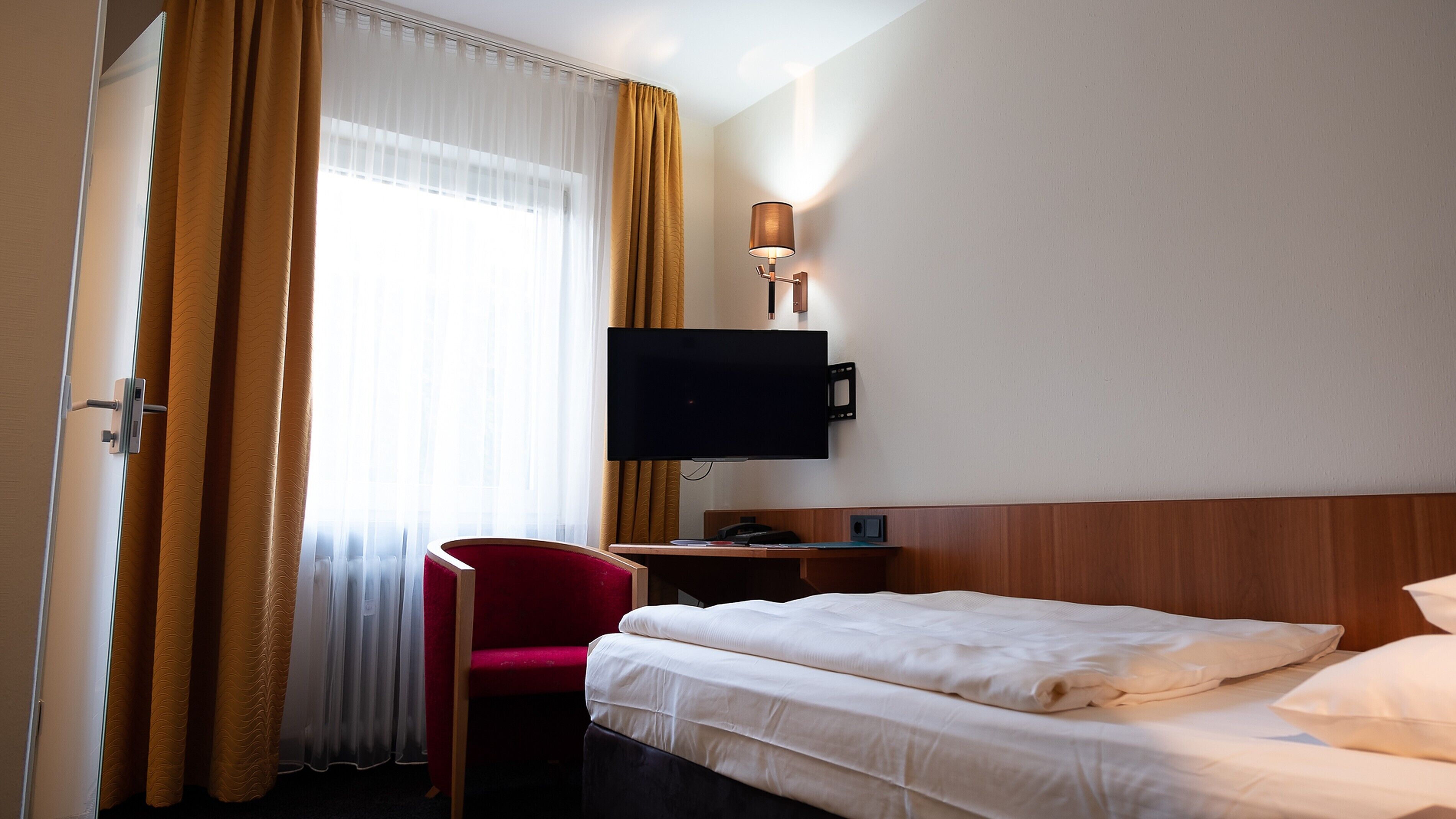 in-room safe, individually furnished, desk, laptop workspace