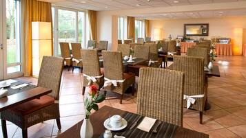 Tägliches Frühstücksbuffet gegen Gebühr