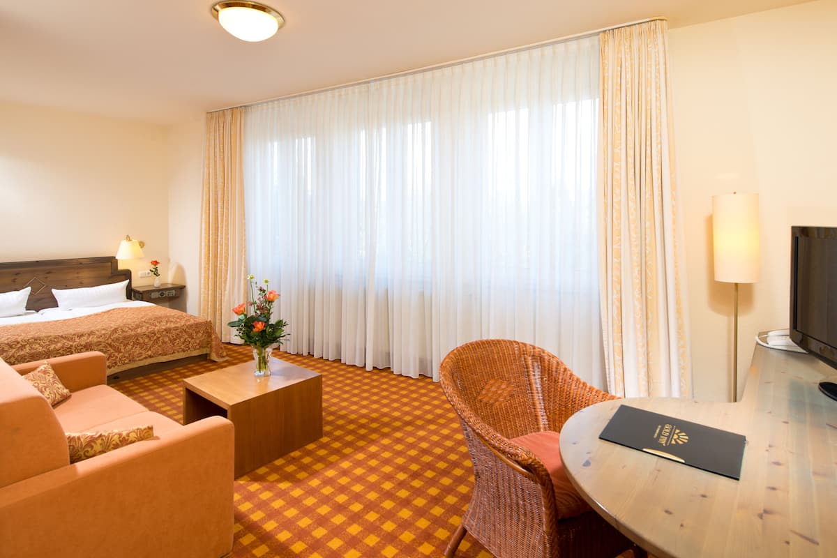 Comfort Room, 1 Double or 2 Single Beds | Hypo-allergenic bedding, in-room safe, desk, iron/ironing board