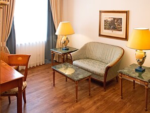 Junior Suite | Living area | 40-inch flat-screen TV with satellite channels, TV