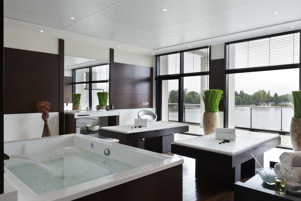 Couples treatment rooms, sauna, steam room, body treatments, body wraps - Hôtel Barrière l'Hôtel du Lac (Enghien-les-Bains)